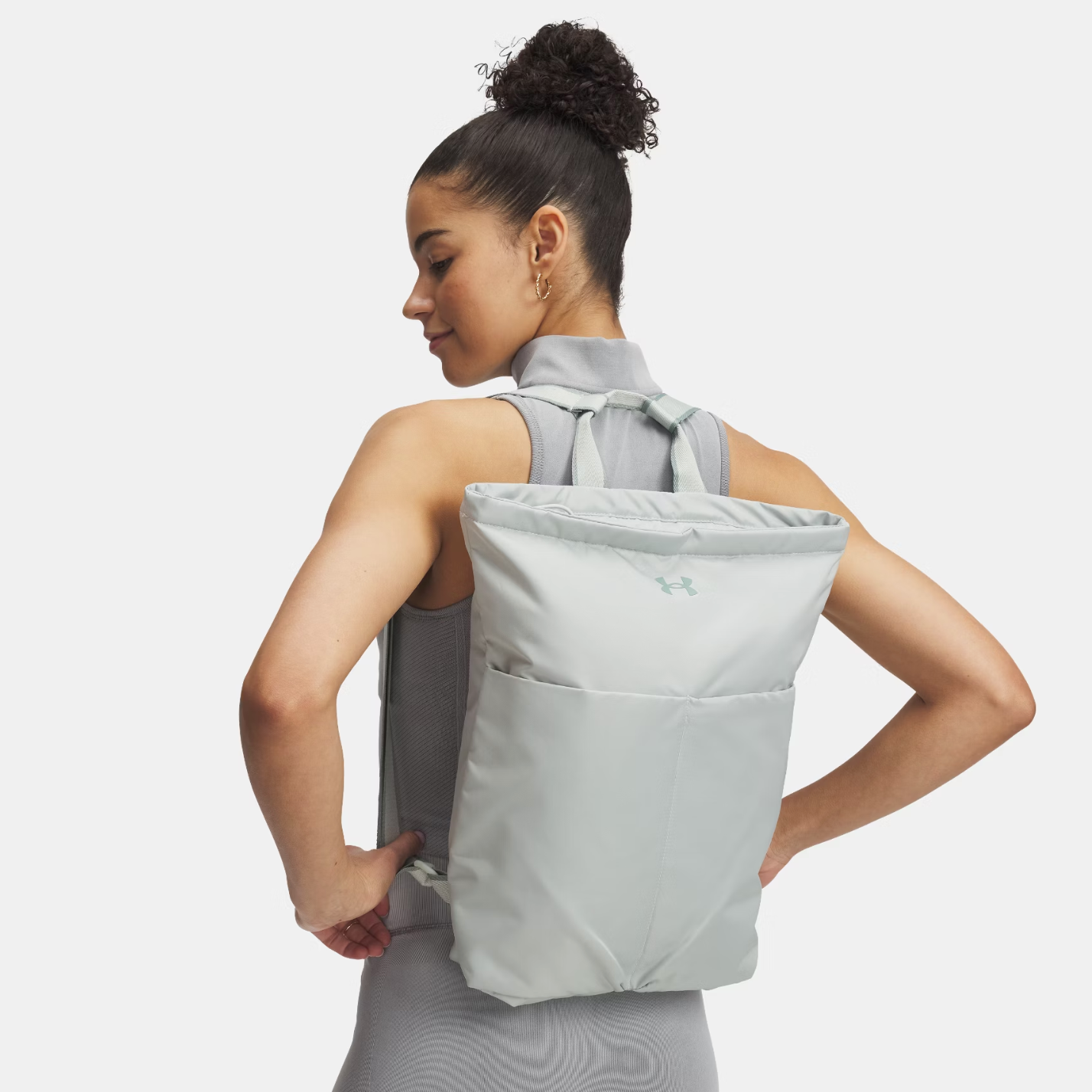 תיק גב Under Armour במראה ספורטיבי וקל משקל דגם Studio Lite Backpack 16L