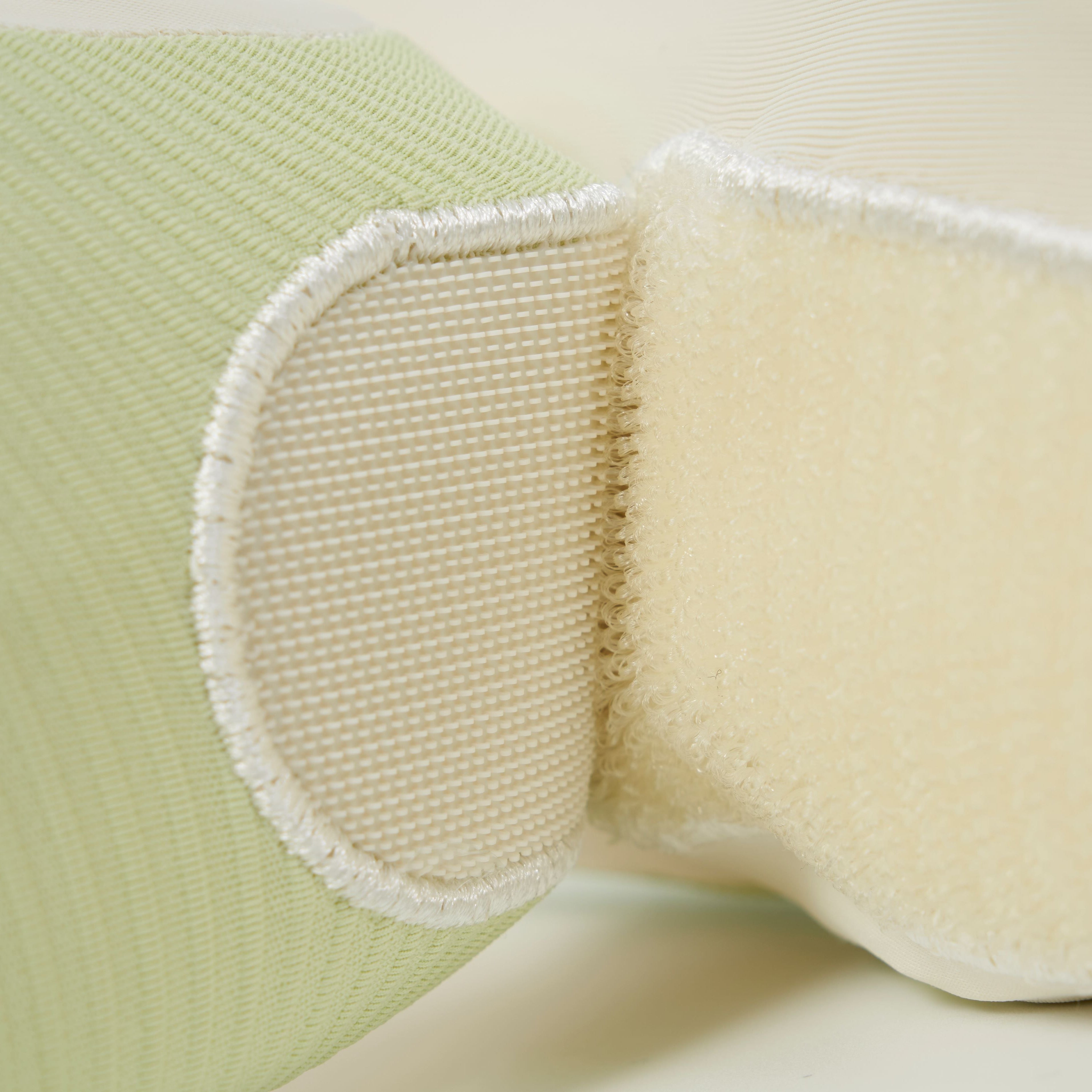 כרית תמיכה ארגונומית לצוואר לטיסה דגם Comfy Neck Guard מבית מותג היוקרה VERAGE