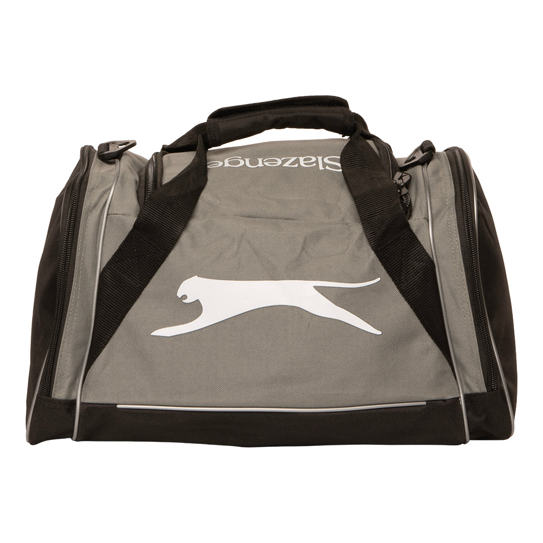 תיק ספורט וטיולים מבית SLAZENGER בחמישה גדלים שונים 16"-32"
