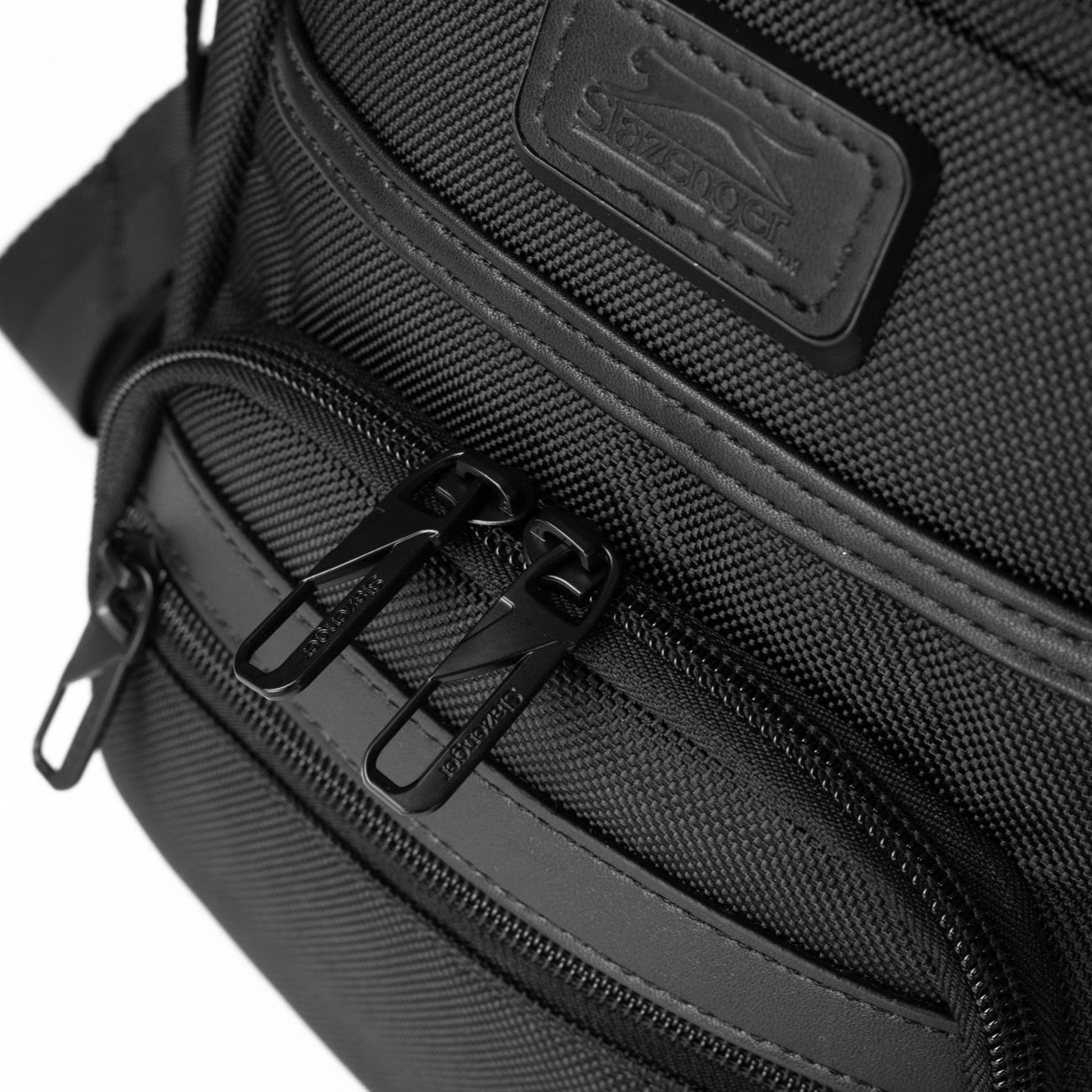 תיק צד Crossbody עם הגנת RFID מבית SLAZENGER