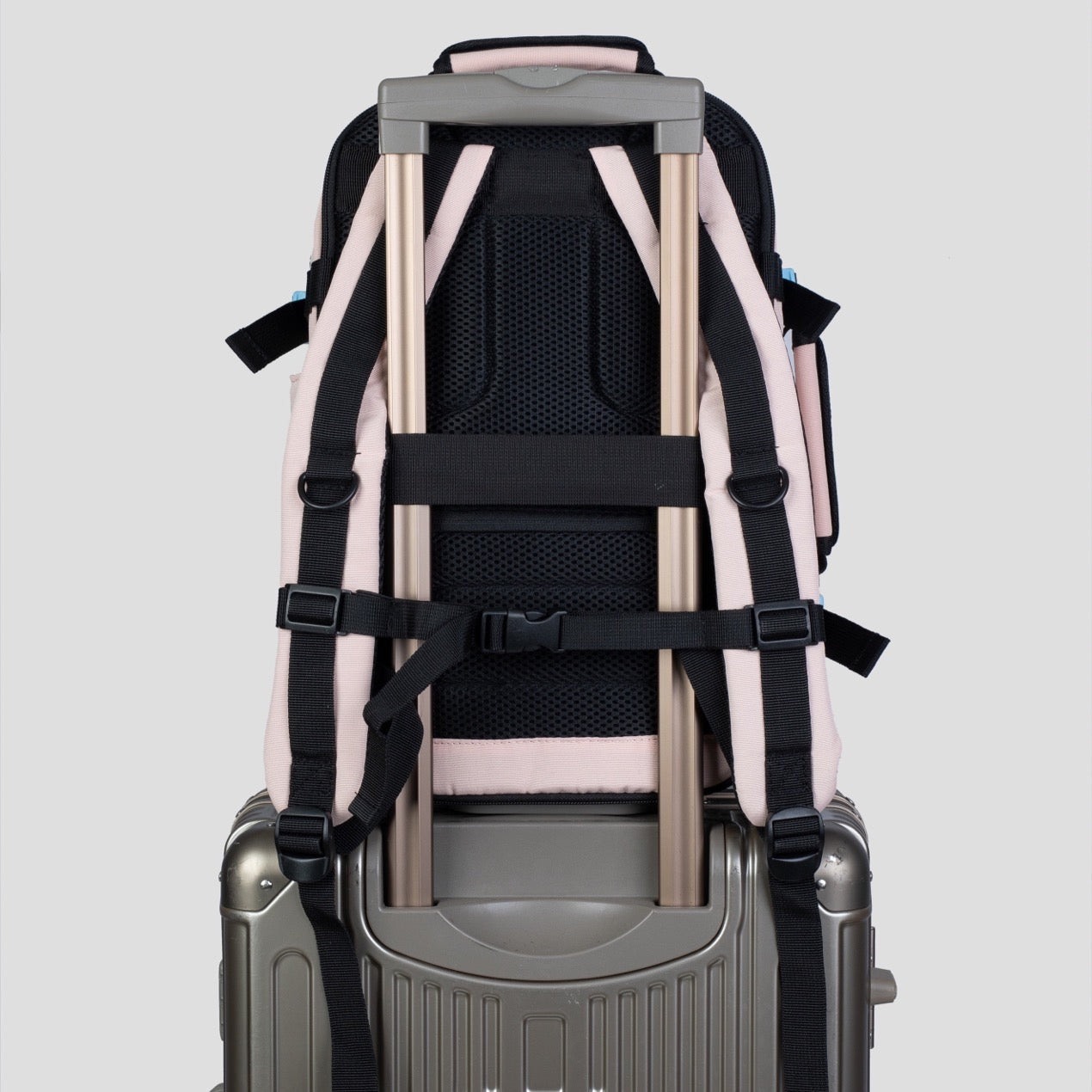 תיק עליה למטוס מתרחב מבית המותג ®CABIN FLY דגם SkyLite מידה L 45x36x20cm