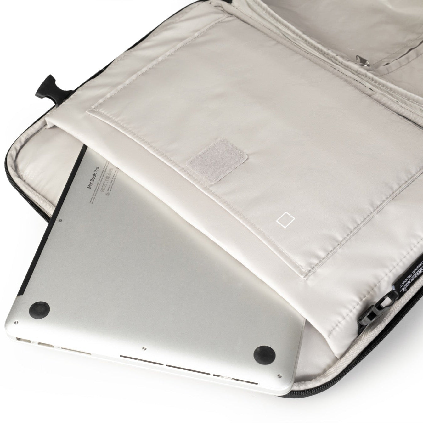 מזוודת טרולי עסקים עם תא לללפטופ LAPTOP CASE  מבית המותג SLAZENGER סדרת OXFORD
