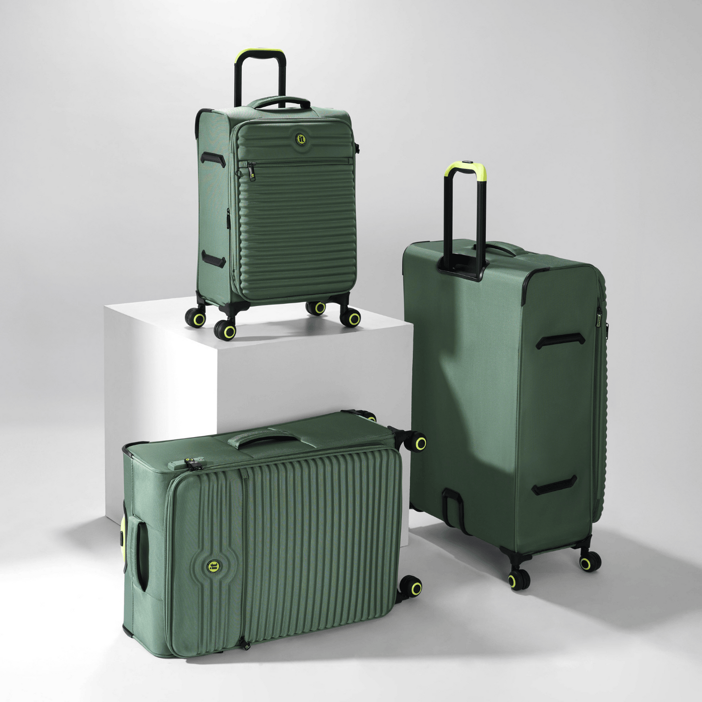 סט מזוודות it Luggage דגם Circulator