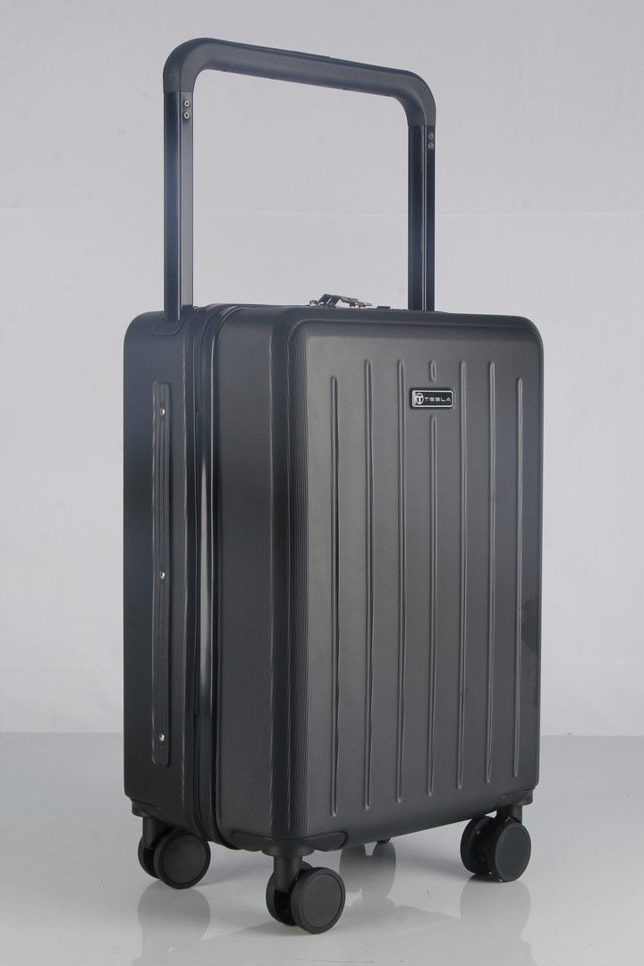 עלייה למטוס TESLA Fresno