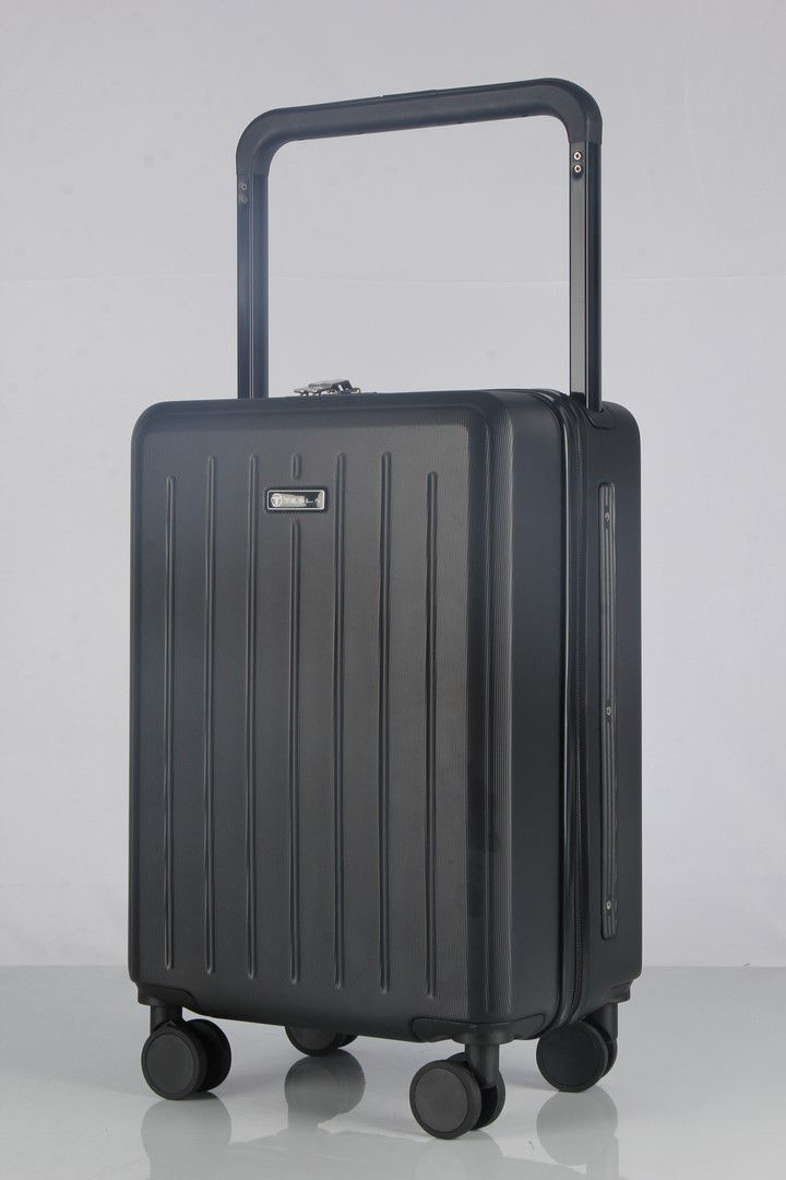 עלייה למטוס TESLA Fresno