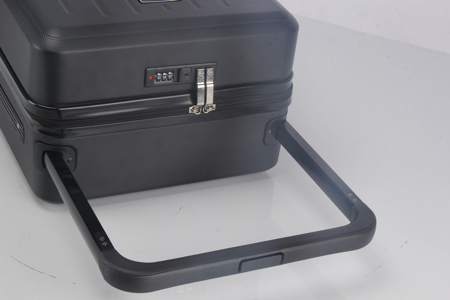 עלייה למטוס TESLA Fresno