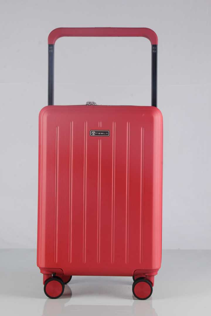 עלייה למטוס TESLA Fresno