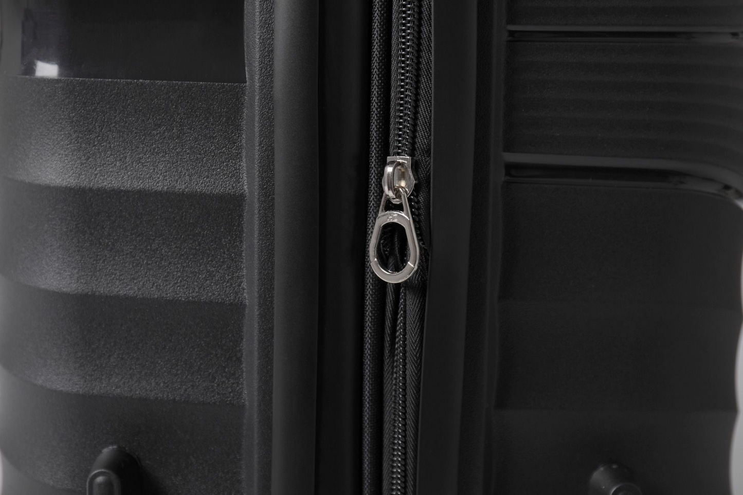 סט מזוודות סוויס SWISS TECH