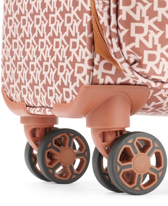 סט מזוודות בד מעוצבות ואופנתית מבית DONNA KARAN DKNY דגם SIGNATURE