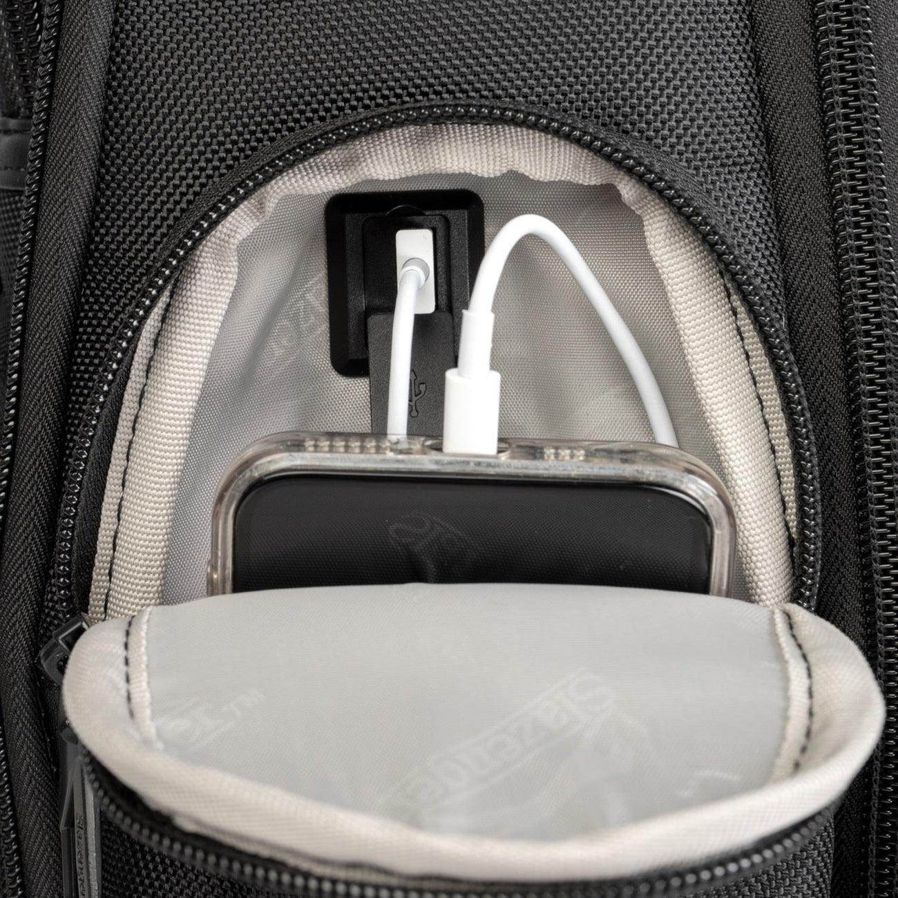 תיק גב יוקרתי עסקי למחשב נייד 15.6״ מבית SLAZENGER מסדרת OXFORD