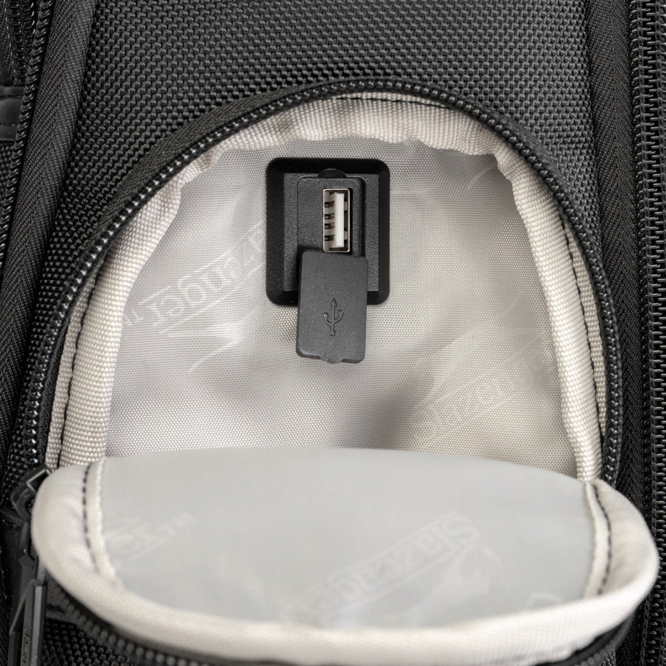 תיק גב יוקרתי עסקי למחשב נייד 15.6״ מבית SLAZENGER מסדרת OXFORD