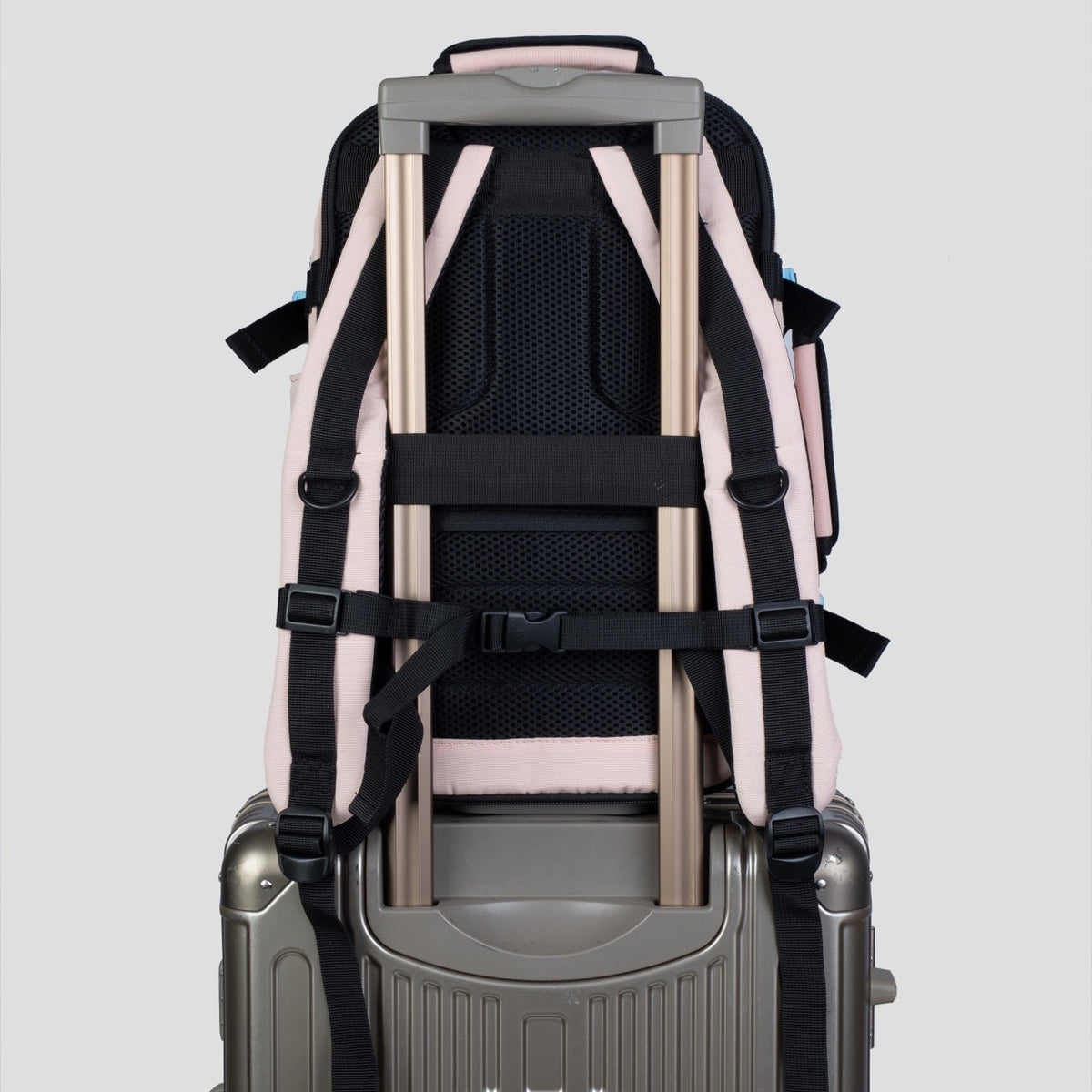 תיק עליה למטוס מתרחב מבית המותג ®CABIN FLY דגם SKYLITE מידה M 40X30X20CM