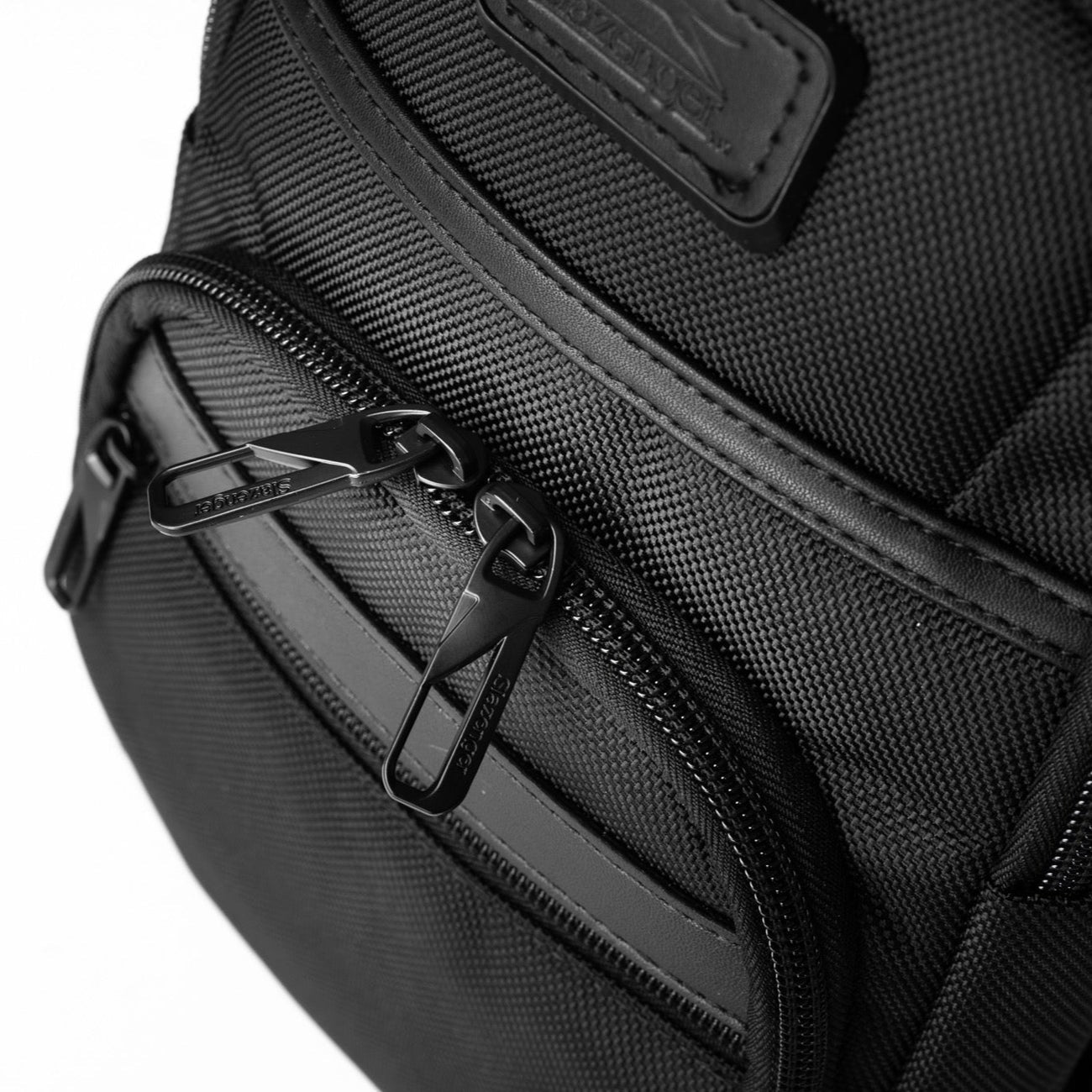 תיק צד Sling Bag מסדרת OXFORD מבית SLAZENGER