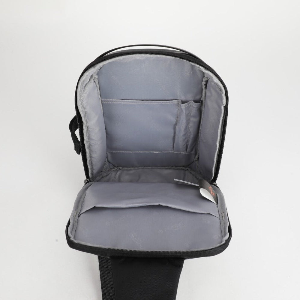 תיק צד פונקציונאלי וקל משקל בסגנון אוכף אלכסון עמיד למים מבית המותג AOKING צבע שחור