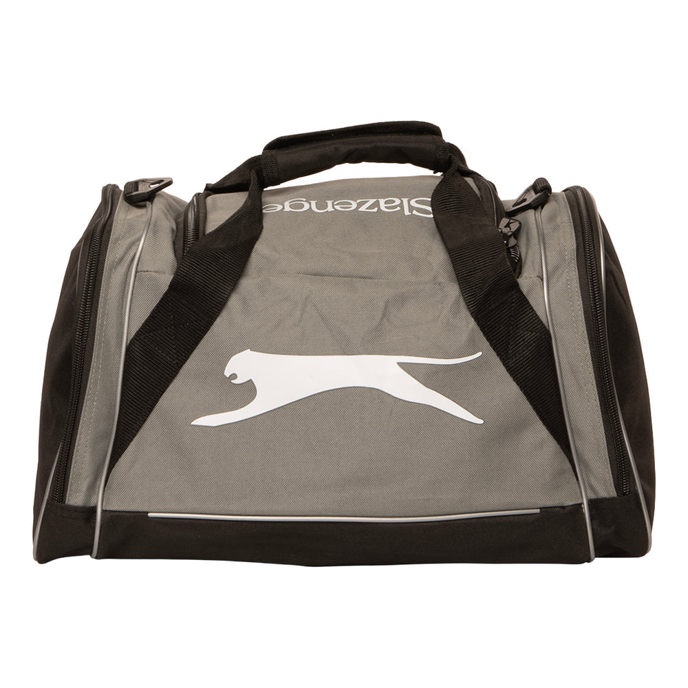 תיק ספורט וטיולים מבית SLAZENGER בחמישה גדלים שונים 16"-32"