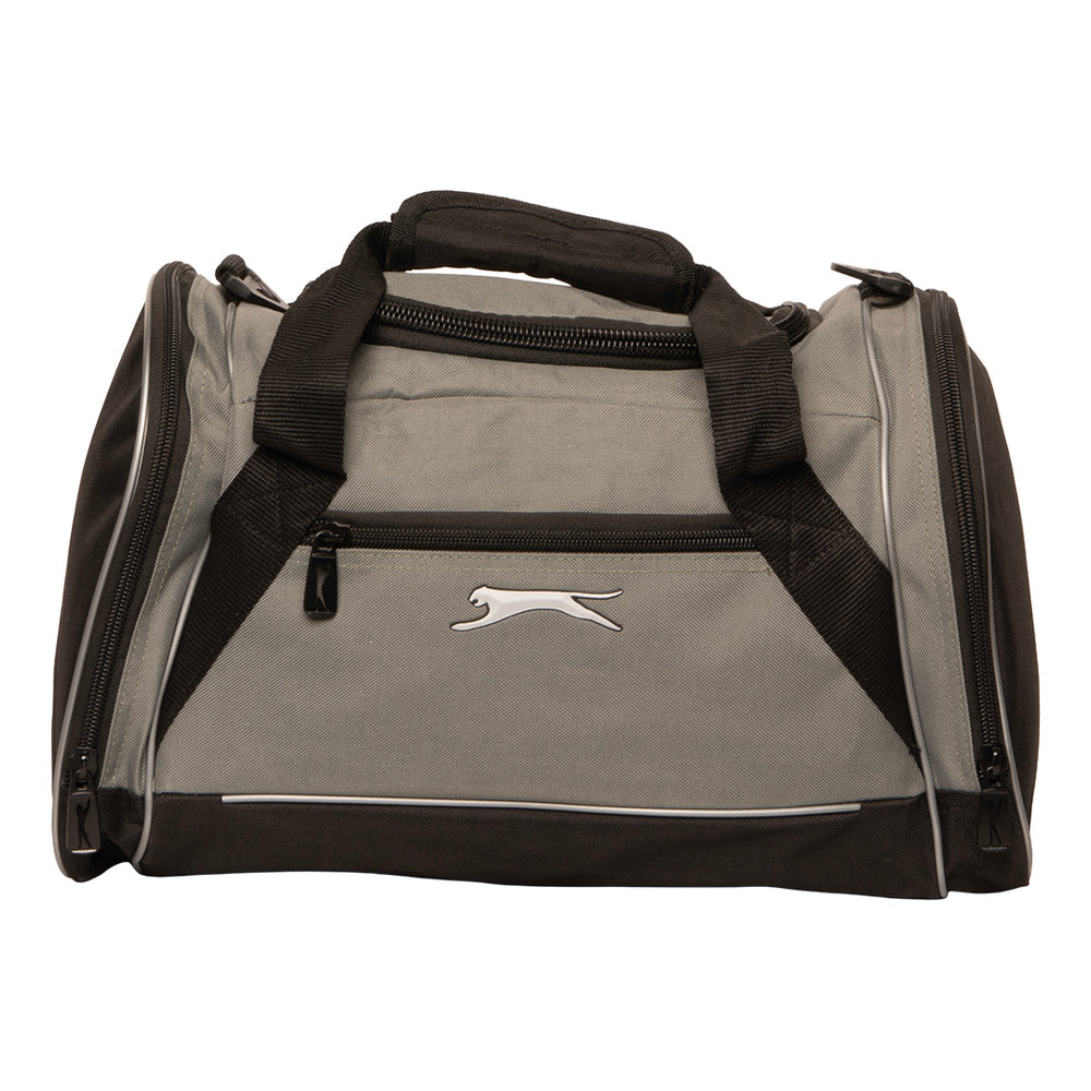 תיק ספורט וטיולים מבית SLAZENGER בחמישה גדלים שונים 16"-32"