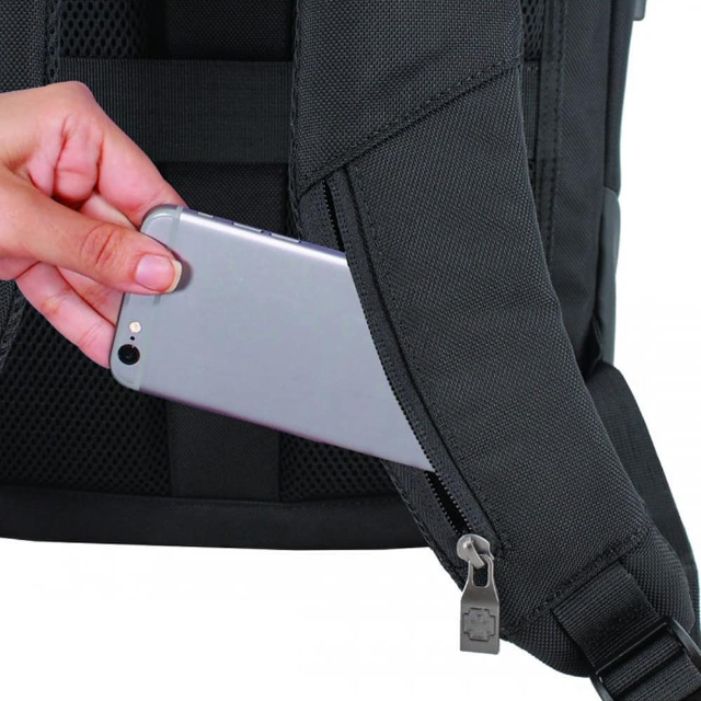 תיק גב עסקי פונקציונלי ללפטופ 15.6" הכולל שקע USB מבית SWISSBRAND דגם BRADFORD