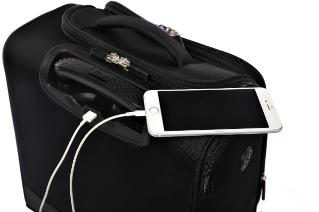 טרולי יוקרתי קטן 14.5" UNDERSEAT מתחת למושב המטוס הכולל USB מבית VERAGE דגם VISIONARY III
