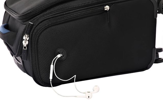 טרולי יוקרתי קטן 14.5" UNDERSEAT מתחת למושב המטוס הכולל USB מבית VERAGE דגם VISIONARY III