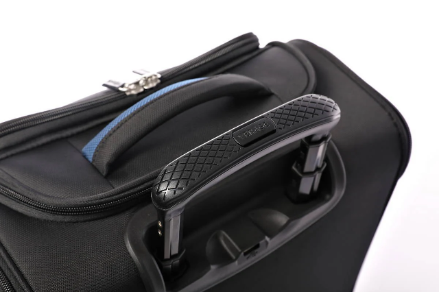 טרולי יוקרתי קטן 14.5" UNDERSEAT מתחת למושב המטוס הכולל USB מבית VERAGE דגם VISIONARY III